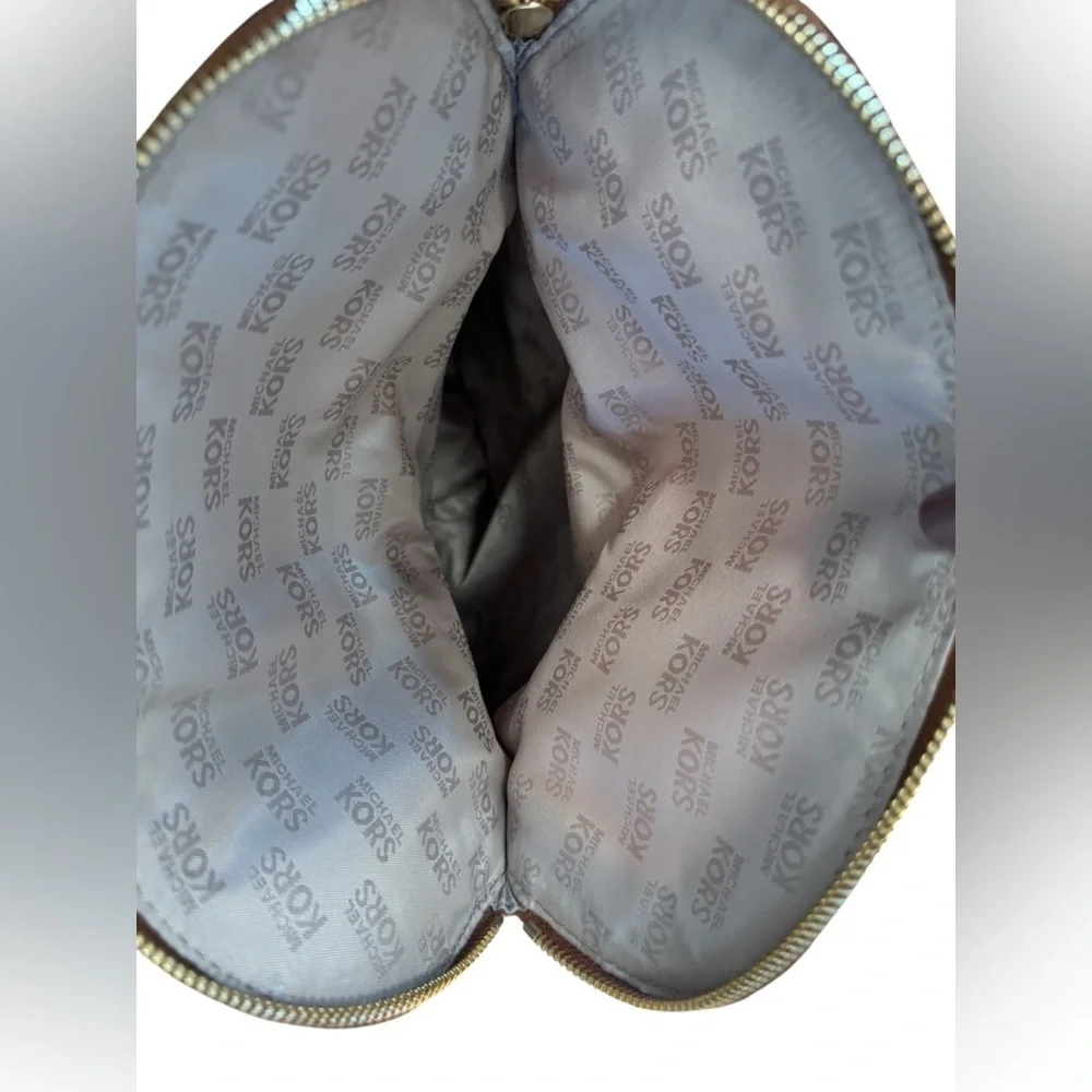 Michael Kors Crossbody - Picture 11 of 11